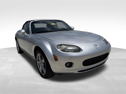 Used 2006 MAZDA MX-5 Miata Touring RWD image 3