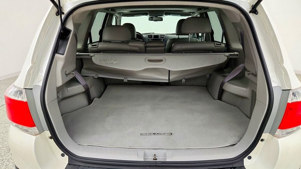Used 2013 Toyota Highlander Limited FWD image 22