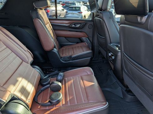 Used 2023 GMC Yukon Denali Ultimate image 32