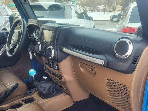 Used 2011 Jeep Wrangler Unlimited Rubicon w/ Dual Top Group image 21