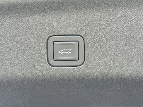 Used 2025 GMC Yukon Denali w/ LPO, Floor Liner Package image 12