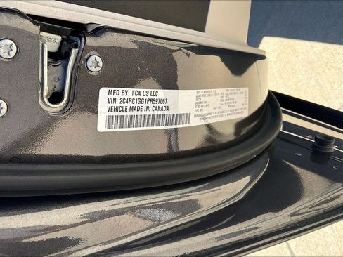 Used 2023 Chrysler Pacifica Limited FWD image 31