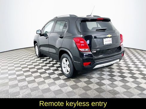 Used 2022 Chevrolet Trax LT w/ LT Convenience Package image 7