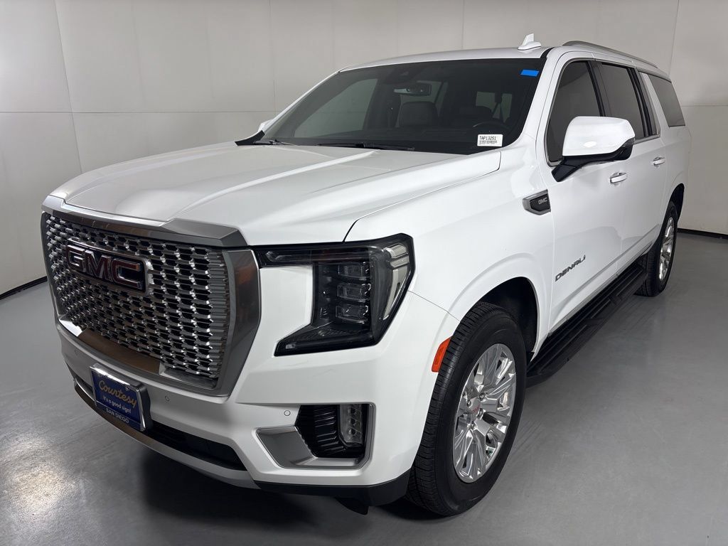 Used 2024 GMC Yukon XL Denali AWD/4WD image 4