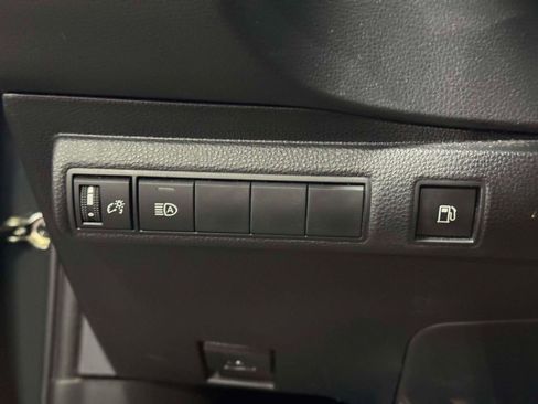 Used 2023 Toyota Corolla LE AWD/4WD image 21