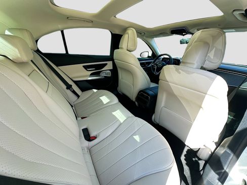 Used 2024 Mercedes-Benz E 350 4MATIC Sedan image 32