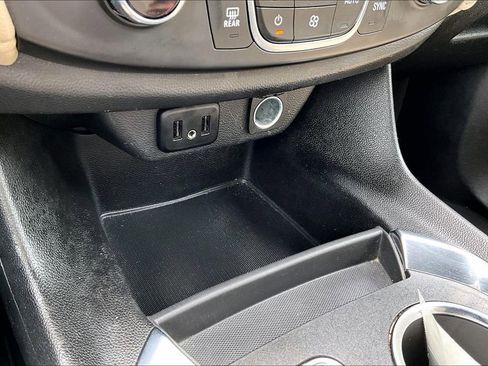 Used 2023 Chevrolet Traverse LS FWD image 32