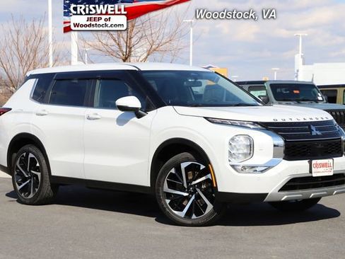 Used 2022 Mitsubishi Outlander SE image 1