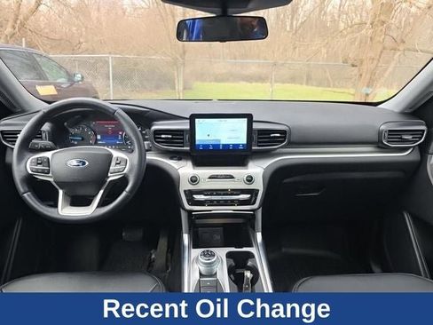 Used 2022 Ford Explorer XLT w/ Equipment Group 202A image 18