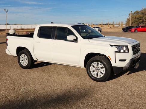 Used 2023 Nissan Frontier SV image 6