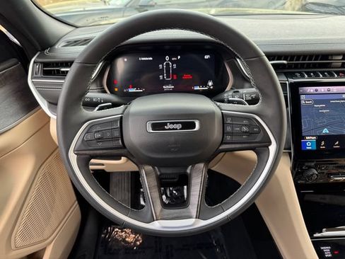 Used 2023 Jeep Grand Cherokee L Limited AWD/4WD image 22
