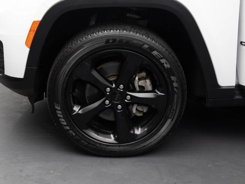 Used 2023 Jeep Grand Cherokee L Laredo AWD/4WD image 44