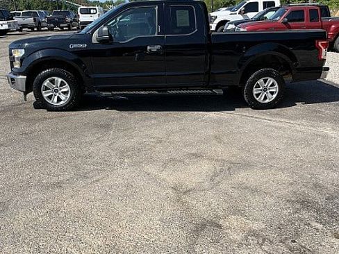 Used 2017 Ford F150 XLT w/ Trailer Tow Package RWD image 4