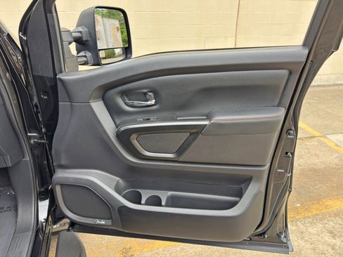Used 2023 Nissan Titan PRO-4X AWD/4WD image 40