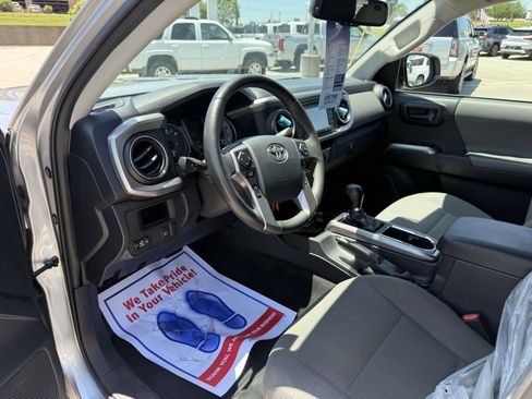 Used 2018 Toyota Tacoma SR5 RWD image 6