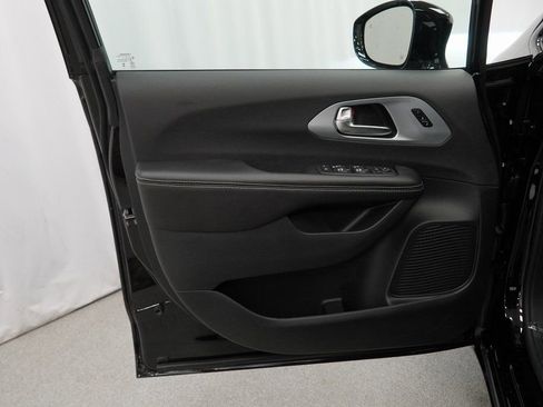 New 2026 Chrysler Pacifica Limited w/ S Appearance Package image 28