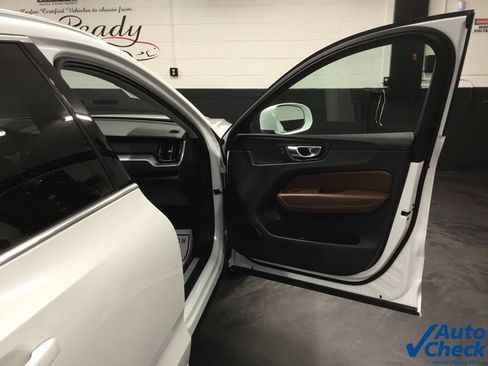 Used 2018 Volvo XC60 T5 Momentum w/ Vision Package AWD/4WD image 40