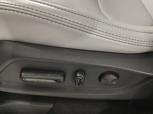 Used 2024 Honda Pilot EX-L image 3