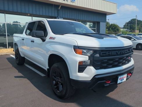 Used 2025 Chevrolet Silverado 1500 Custom Trail Boss AWD/4WD image 3