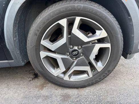 Used 2023 Hyundai Palisade SEL FWD image 2