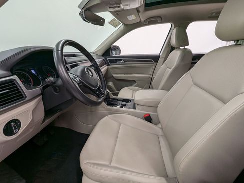 Used 2020 Volkswagen Atlas SE w/ Panoramic Sunroof Package image 4