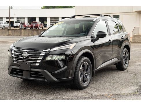 Used 2025 Nissan Rogue SV w/ SV Premium Package FWD image 4
