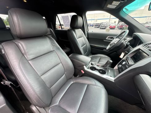 Used 2015 Ford Explorer XLT w/ Equipment Group 202A AWD/4WD image 26
