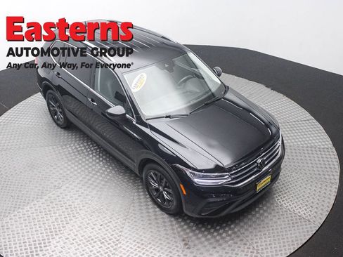 Used 2024 Volkswagen Tiguan SE FWD image 3