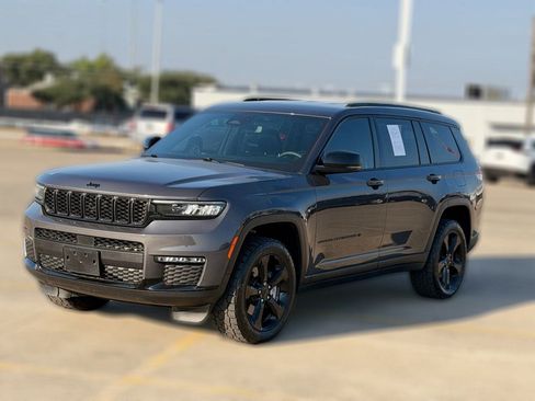 Used 2024 Jeep Grand Cherokee L Limited w/ Black Appearance Package AWD/4WD image 4