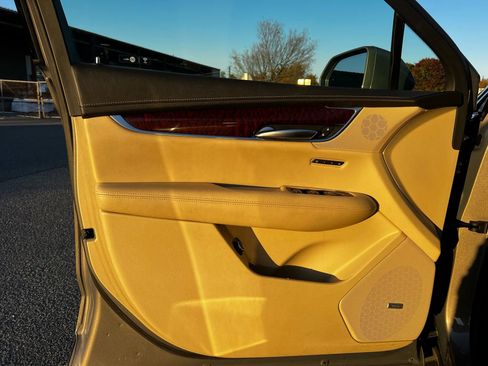 Used 2018 Cadillac XT5 Luxury w/ Driver Awareness Package image 21