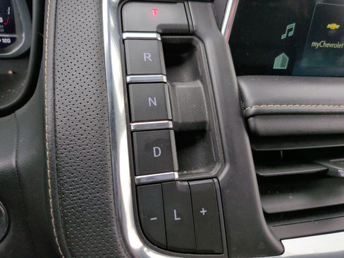 Used 2023 Chevrolet Suburban Premier image 22