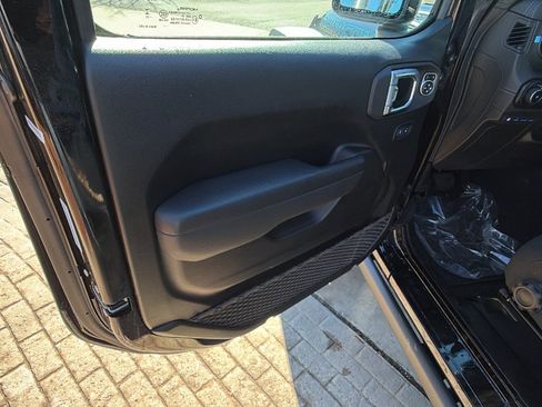 Used 2025 Jeep Wrangler Unlimited Rubicon 4xe w/ Convenience Group image 14