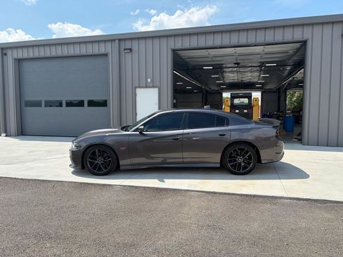 Used 2019 Dodge Charger Scat Pack RWD image 2