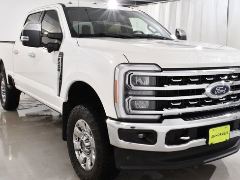 Used 2023 Ford F250 Lariat w/ Chrome Package image 4