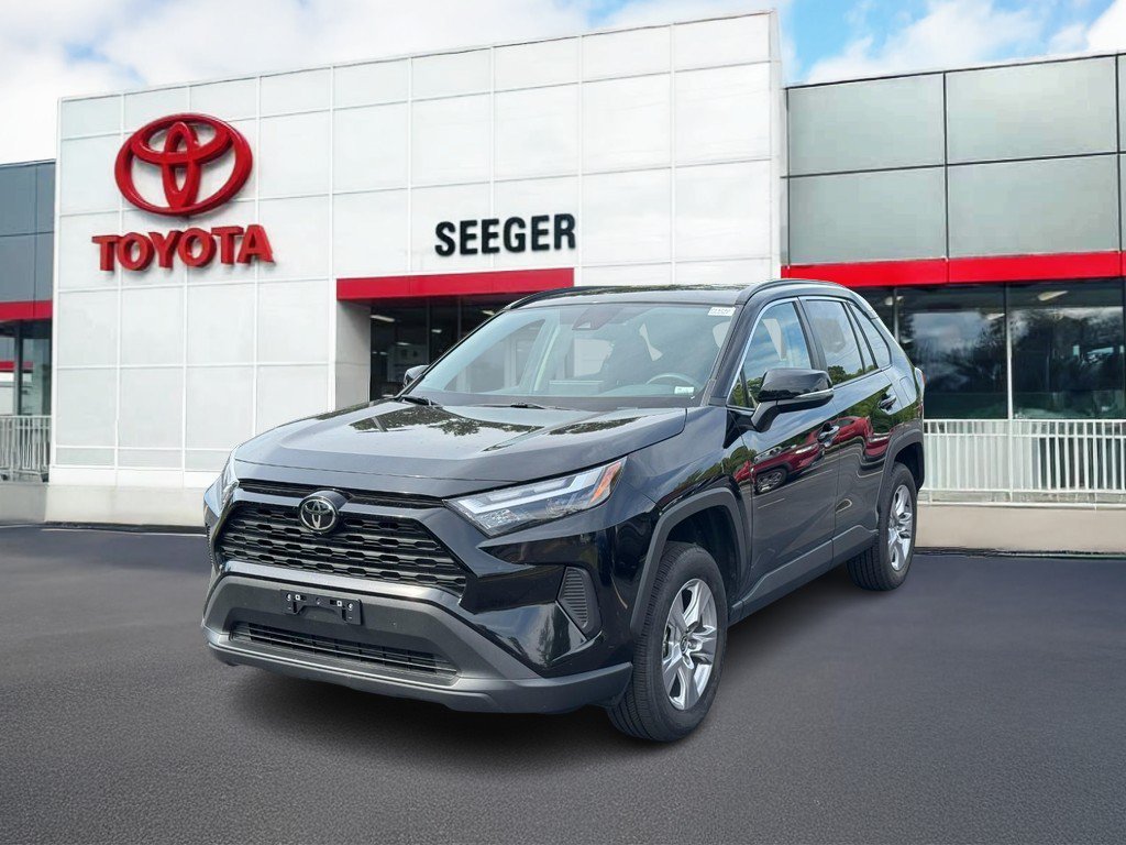 Used 2025 Toyota RAV4 XLE FWD image 11