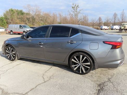 Used 2020 Nissan Altima 2.5 SR w/ Premium Package image 10