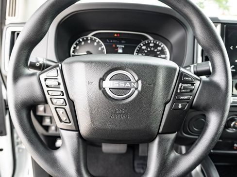 Used 2025 Nissan Frontier SV RWD image 17