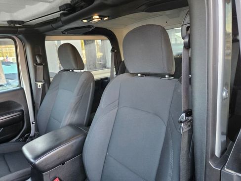 Used 2020 Jeep Wrangler Sport image 13