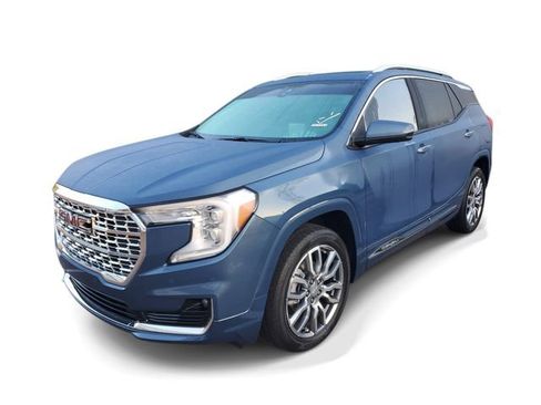 Used 2024 GMC Terrain Denali w/ Denali Premium Package AWD/4WD image 2