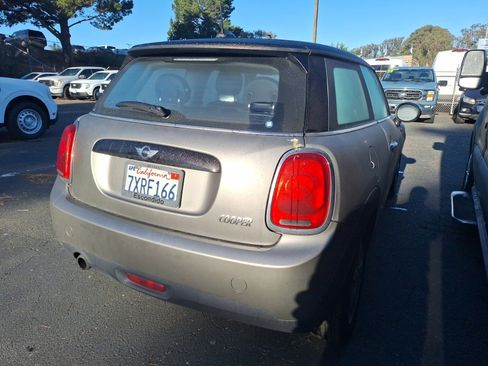 Used 2017 MINI Cooper 2-Door Hardtop image 5