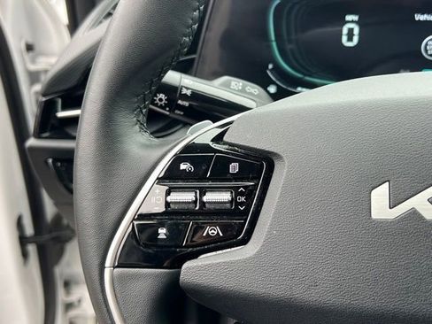 Certified 2023 Kia Niro EX image 22