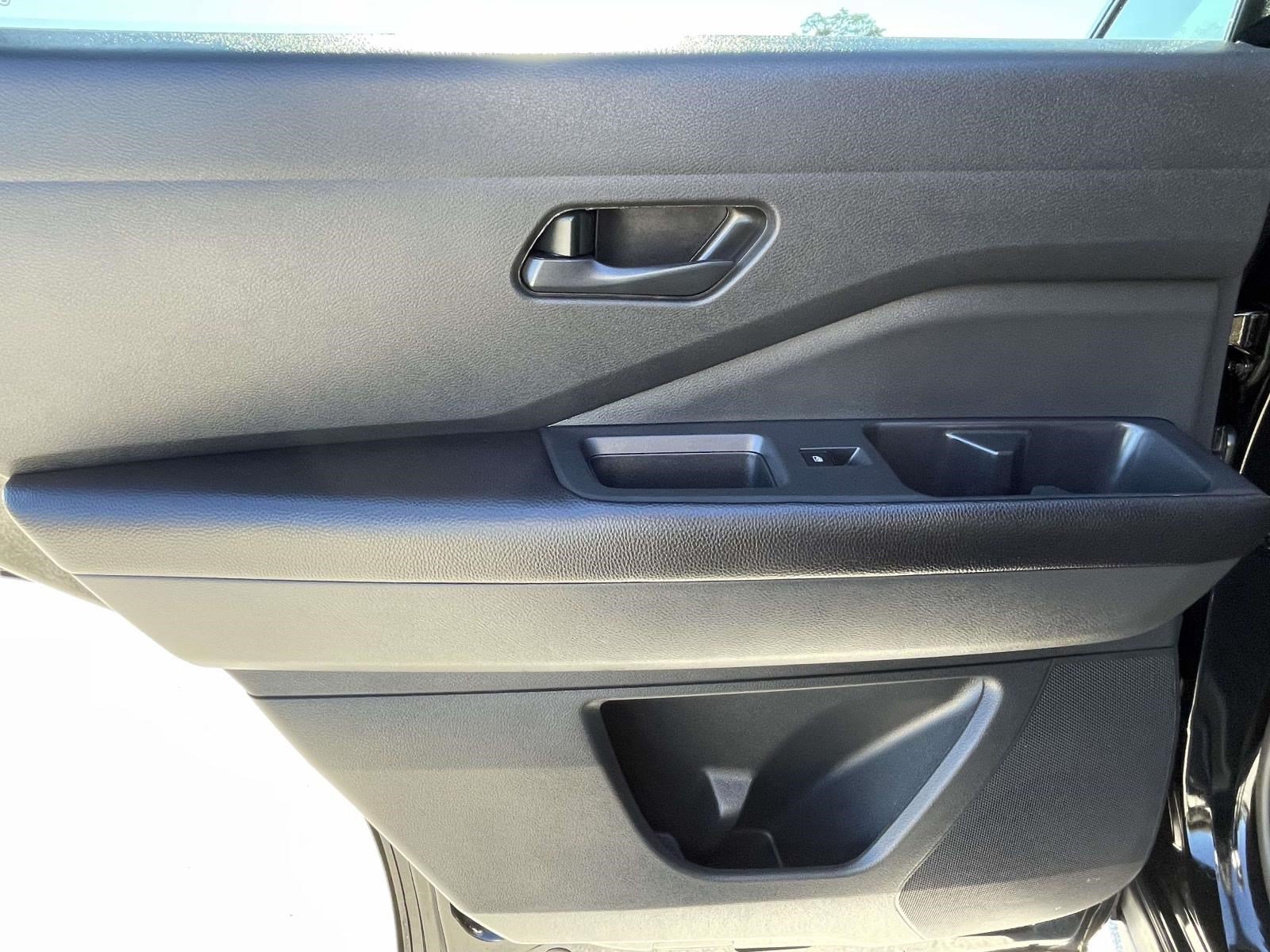 Used 2024 Nissan Pathfinder S AWD/4WD image 12