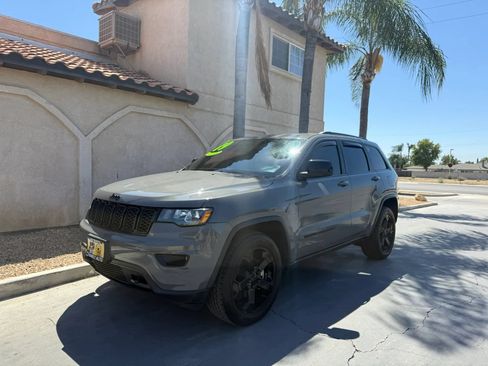 Used 2019 Jeep Grand Cherokee Laredo AWD/4WD image 1
