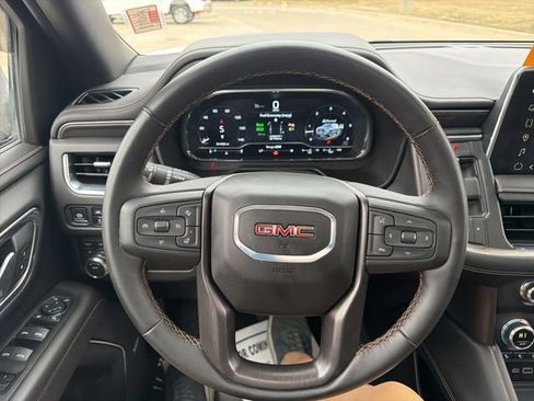 Used 2024 GMC Yukon AT4 w/ Technology Package image 17