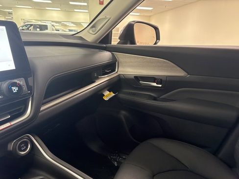 New 2026 Toyota Grand Highlander Platinum image 57