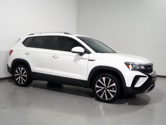 Used 2024 Volkswagen Taos SE FWD image 1