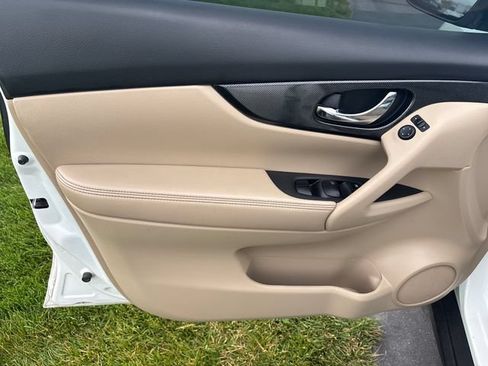 Used 2016 Nissan Rogue SL w/ SL Premium Package AWD/4WD image 10
