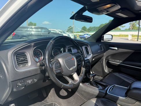 Used 2019 Dodge Charger SXT w/ Leather Interior Group RWD image 18