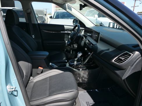 Used 2024 Kia Seltos EX FWD image 27