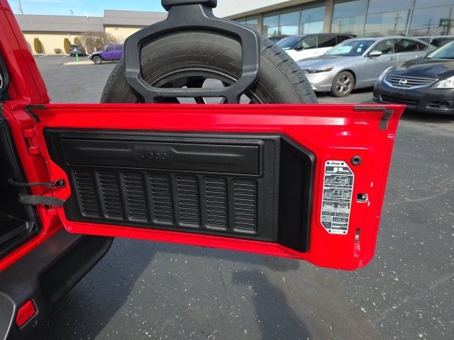Used 2025 Jeep Wrangler Unlimited Sahara w/ Safety Group AWD/4WD image 54